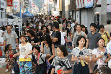 中央通りは大賑わい⑫.gif