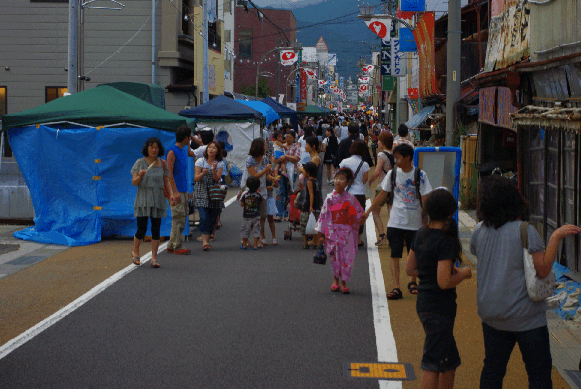 中央通りも大賑わい.gif