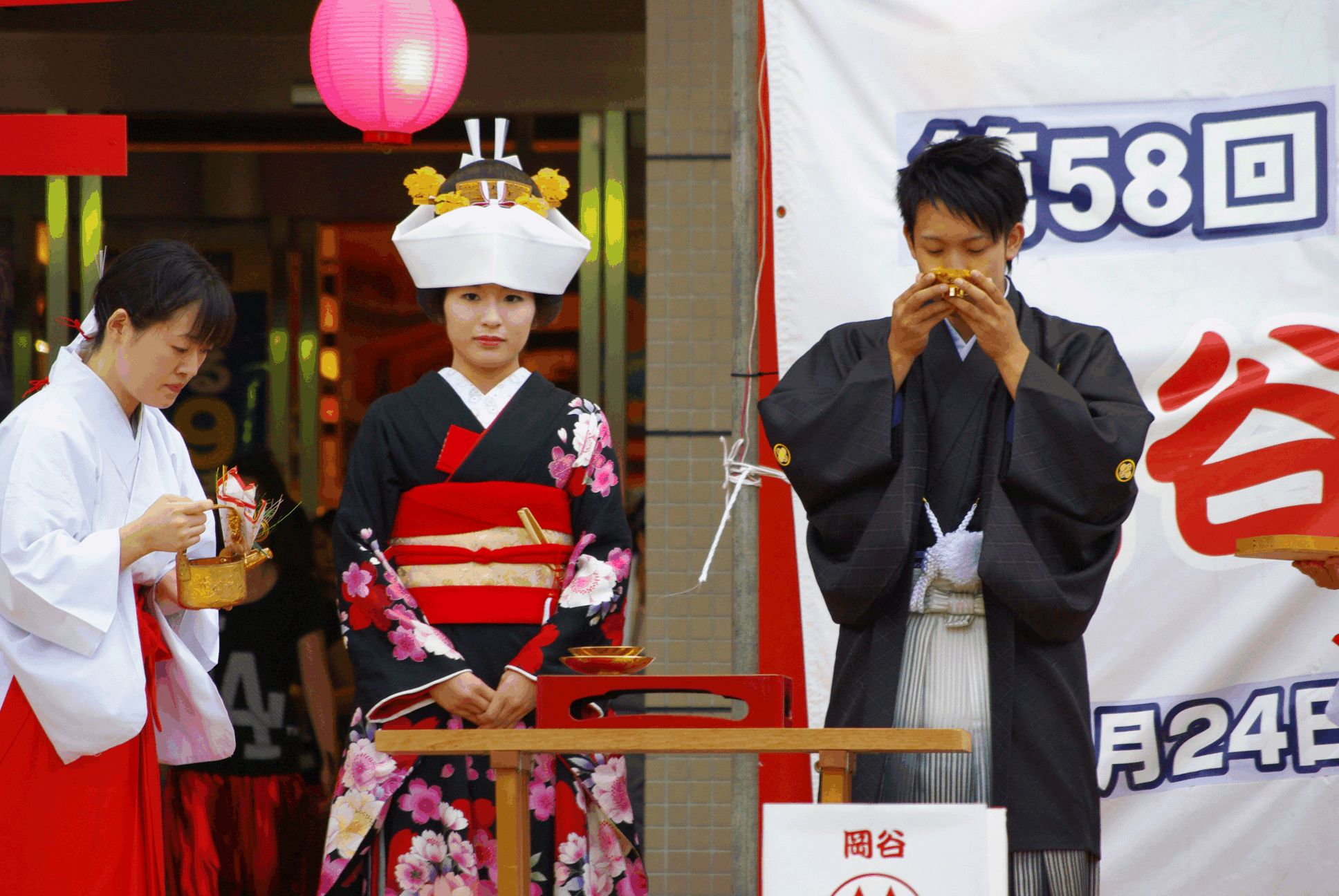 緊張の中結婚式.gif